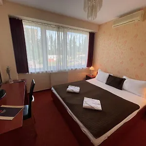 https://canada-hotel-budapest.inbudapesthotels.com